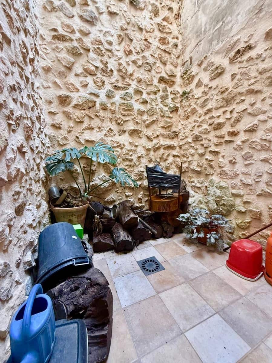 6 bedroom Townhouse for sale in Confrides - € 370,000 (Ref: 9766717)