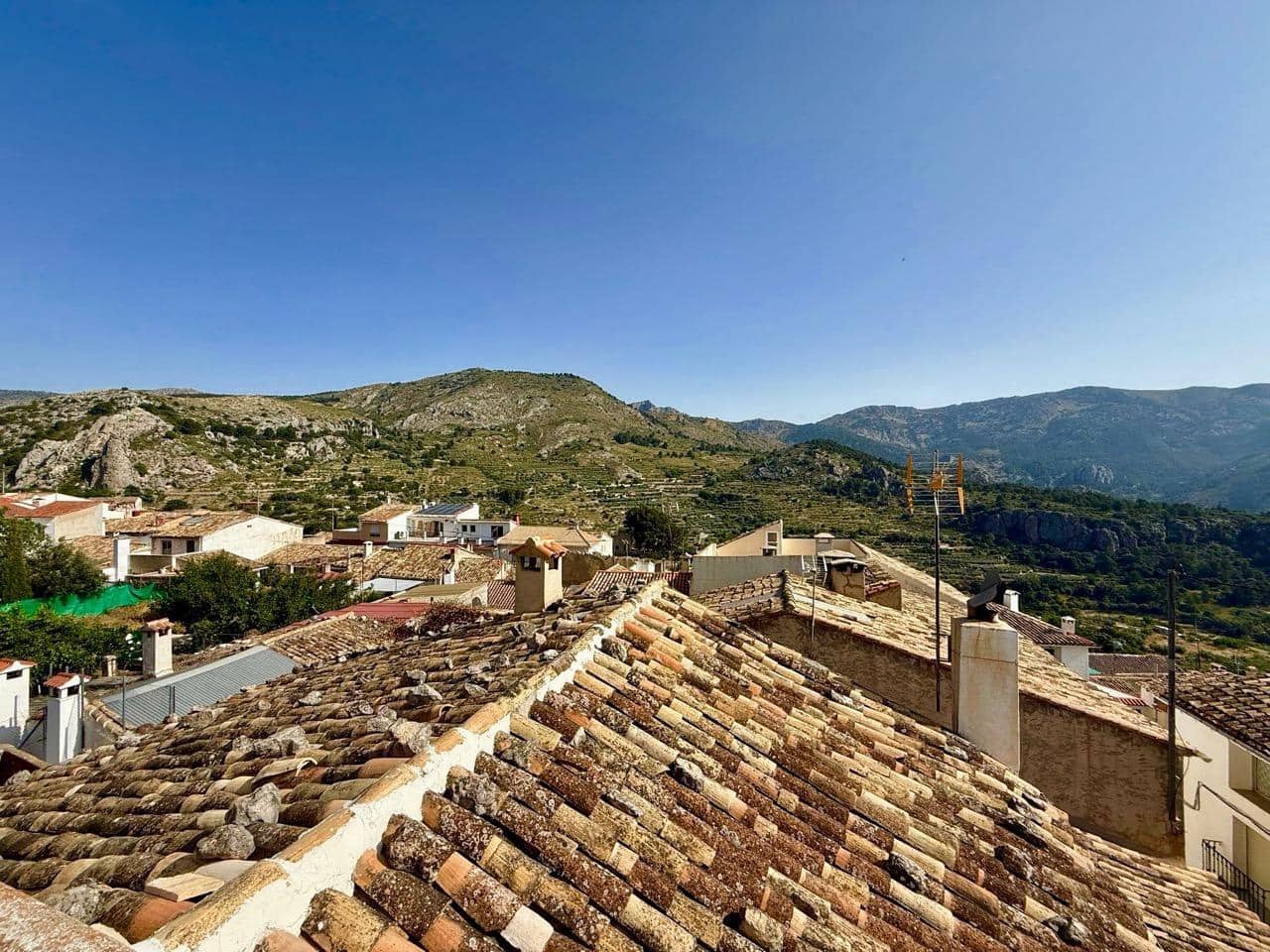 6 bedroom Townhouse for sale in Confrides - € 370,000 (Ref: 9766717)