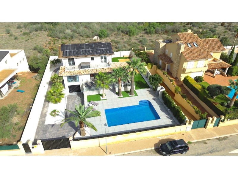 4 bedroom Villa for sale in Alfaz del Pi / L'Alfas del Pi with garage - € 1,195,000 (Ref: 9766720)