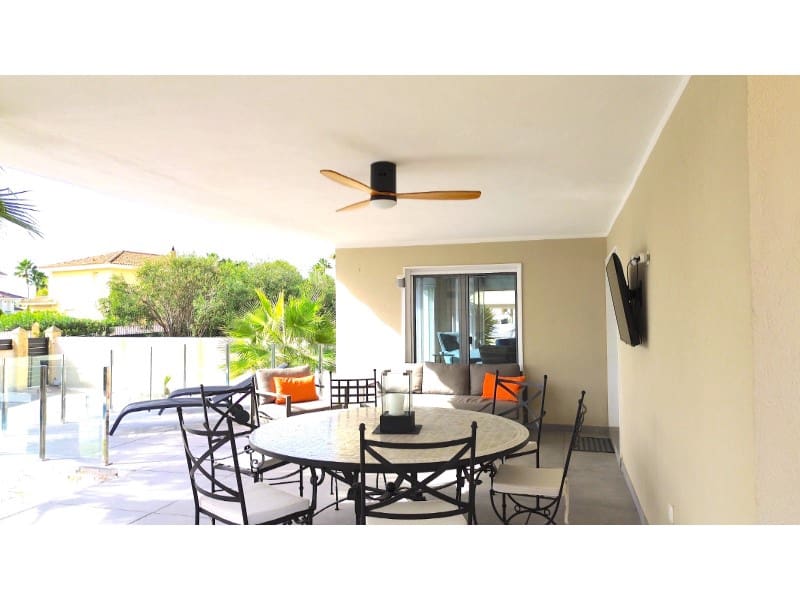 4 bedroom Villa for sale in Alfaz del Pi / L'Alfas del Pi with garage - € 1,195,000 (Ref: 9766720)