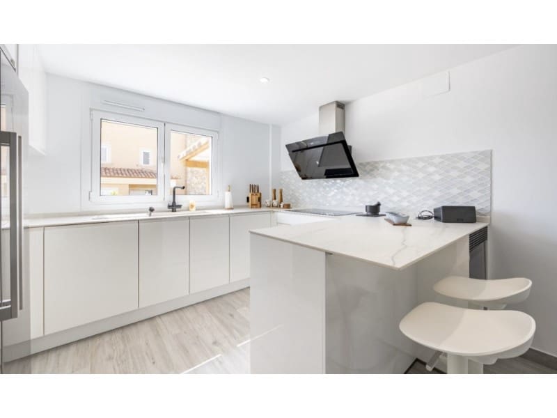 4 bedroom Villa for sale in Alfaz del Pi / L'Alfas del Pi with garage - € 1,195,000 (Ref: 9766720)