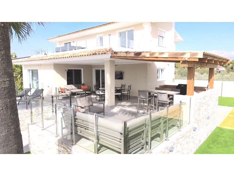 4 bedroom Villa for sale in Alfaz del Pi / L'Alfas del Pi with garage - € 1,195,000 (Ref: 9766720)