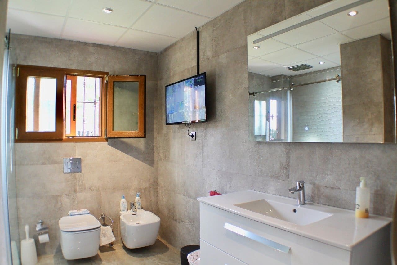 5 makuuhuone Huvila myytävänä paikassa La Nucia mukana uima-altaan 
autotalli - 1 300 000 € (Ref: 9766732)