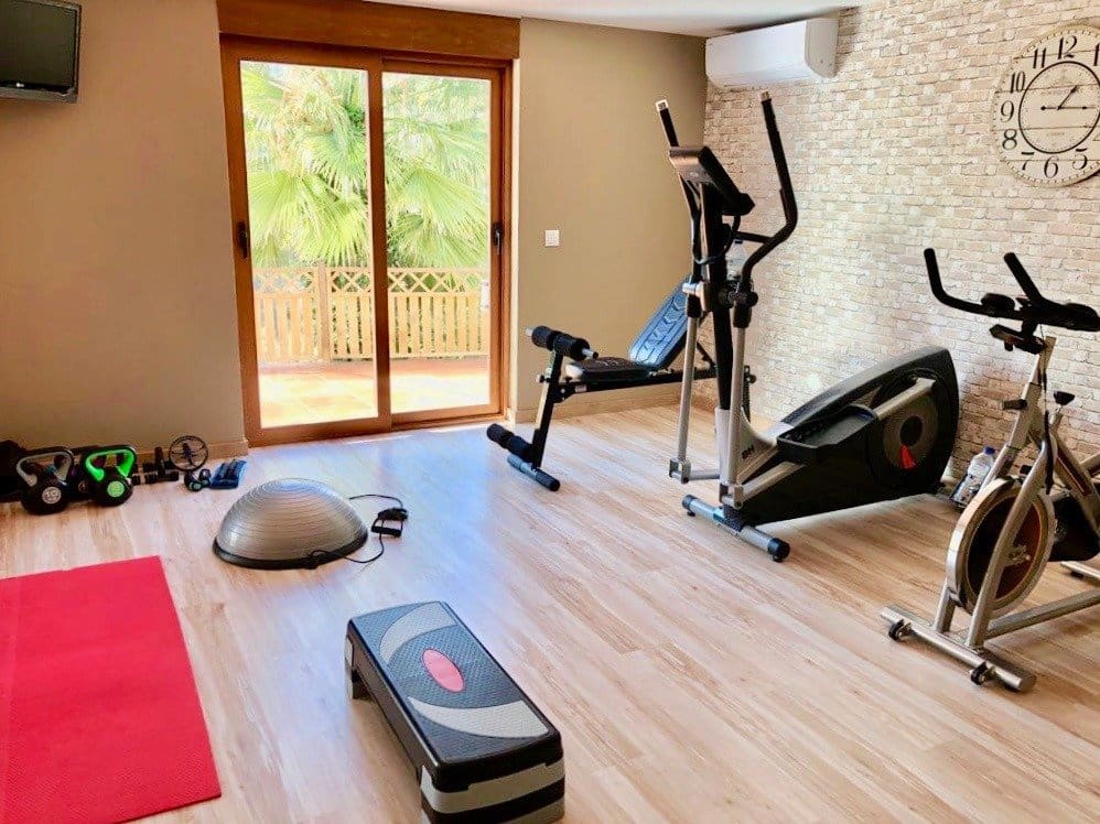 5 makuuhuone Huvila myytävänä paikassa La Nucia mukana uima-altaan 
autotalli - 1 300 000 € (Ref: 9766732)