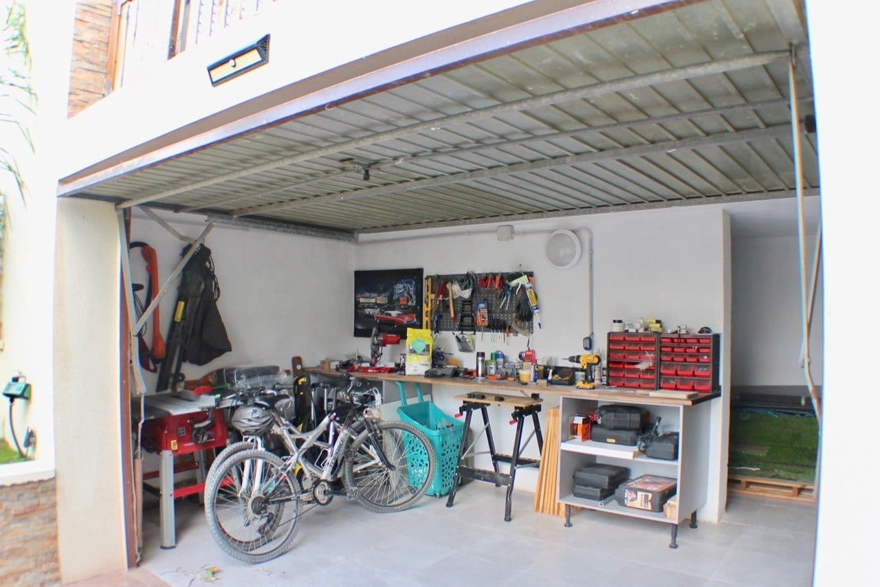 5 makuuhuone Huvila myytävänä paikassa La Nucia mukana uima-altaan 
autotalli - 1 300 000 € (Ref: 9766732)