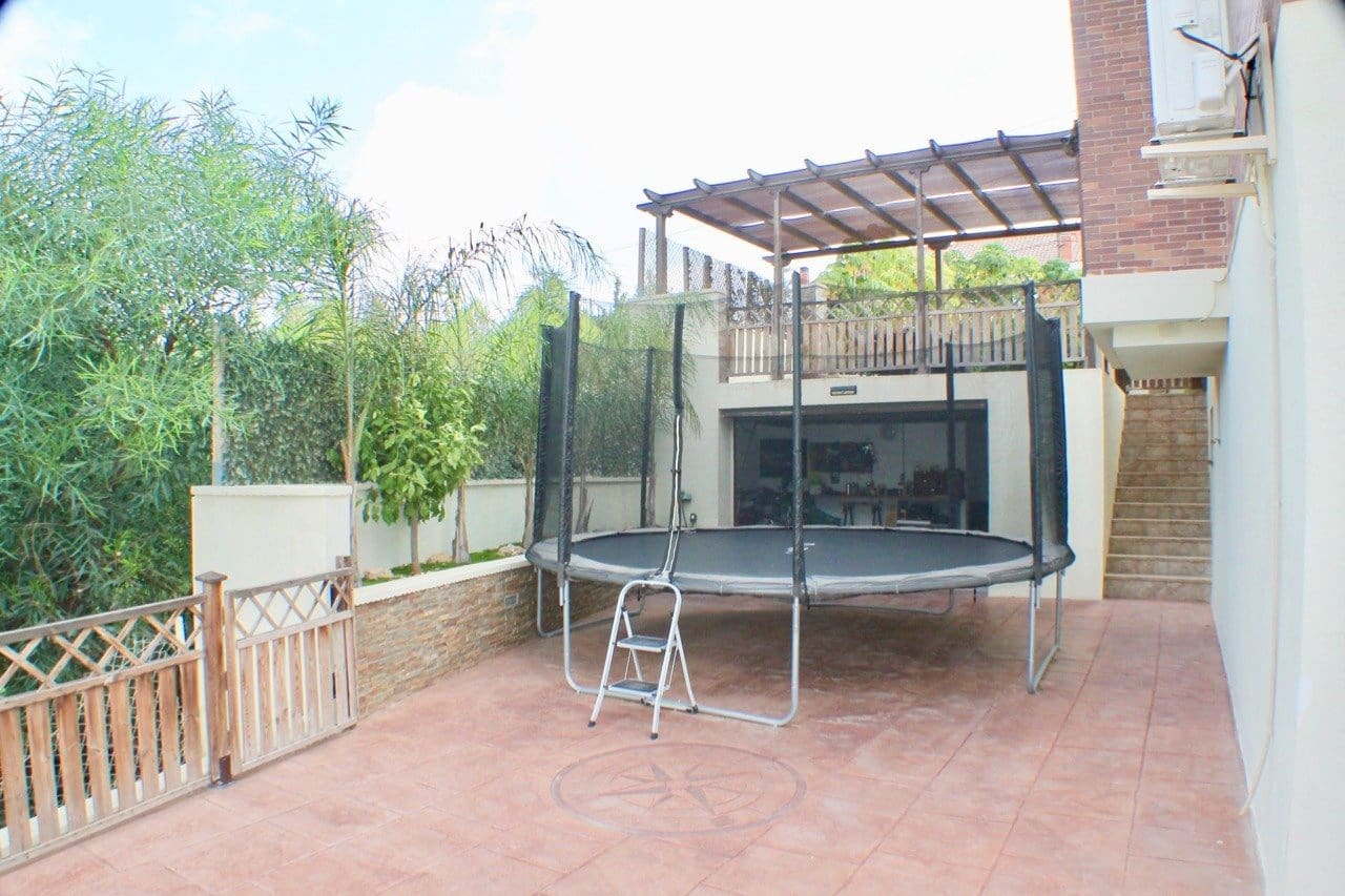 5 makuuhuone Huvila myytävänä paikassa La Nucia mukana uima-altaan 
autotalli - 1 300 000 € (Ref: 9766732)