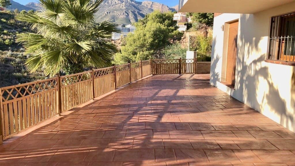 5 makuuhuone Huvila myytävänä paikassa La Nucia mukana uima-altaan 
autotalli - 1 300 000 € (Ref: 9766732)