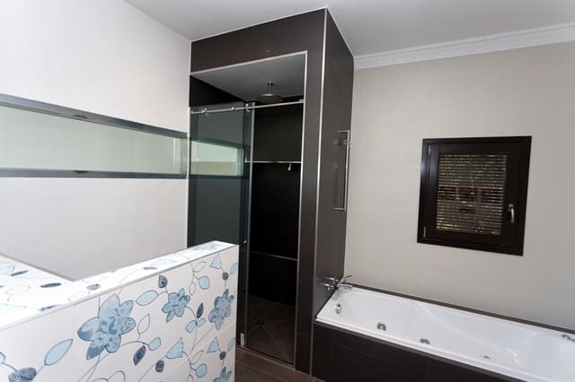 4 slaapkamer Villa te koop in Moraira, Teulada-Moraira met garage - € 1.440.000 (Ref: 9766756)