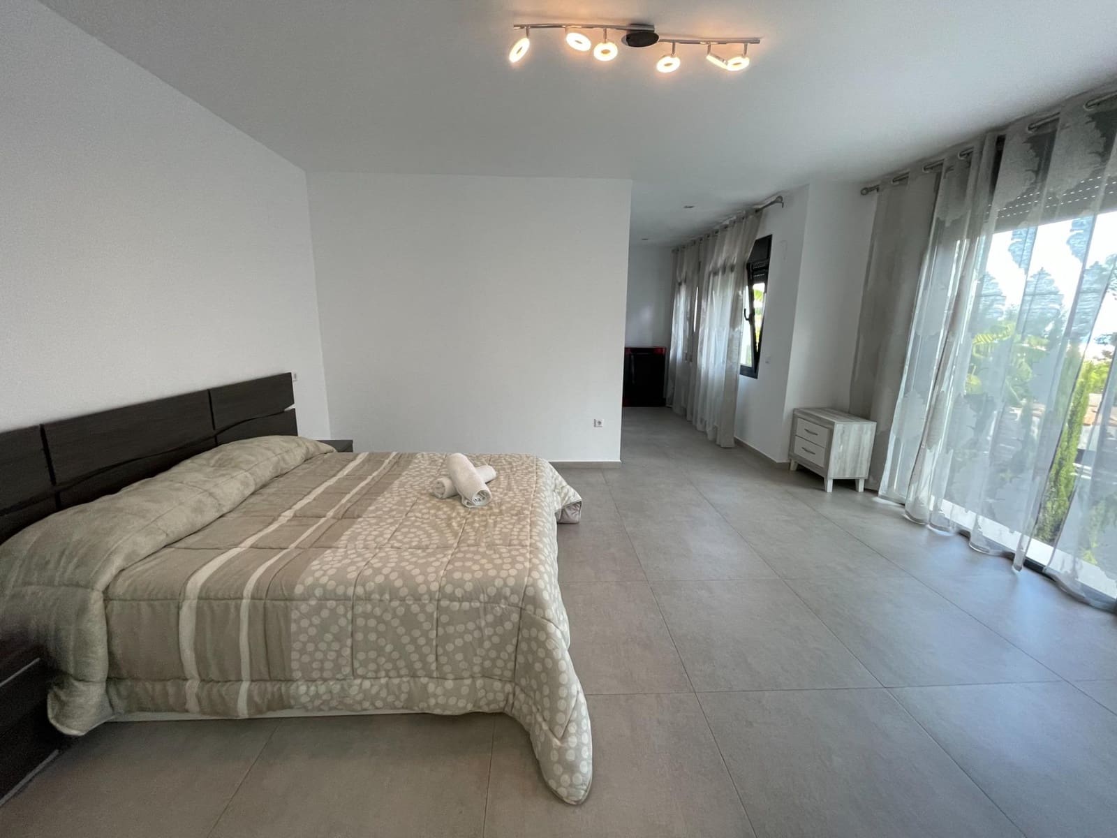 4 sypialnia Willa na sprzedaż w Calpe / Calp z basenem garażem - 865 000 € (Ref: 9766771)