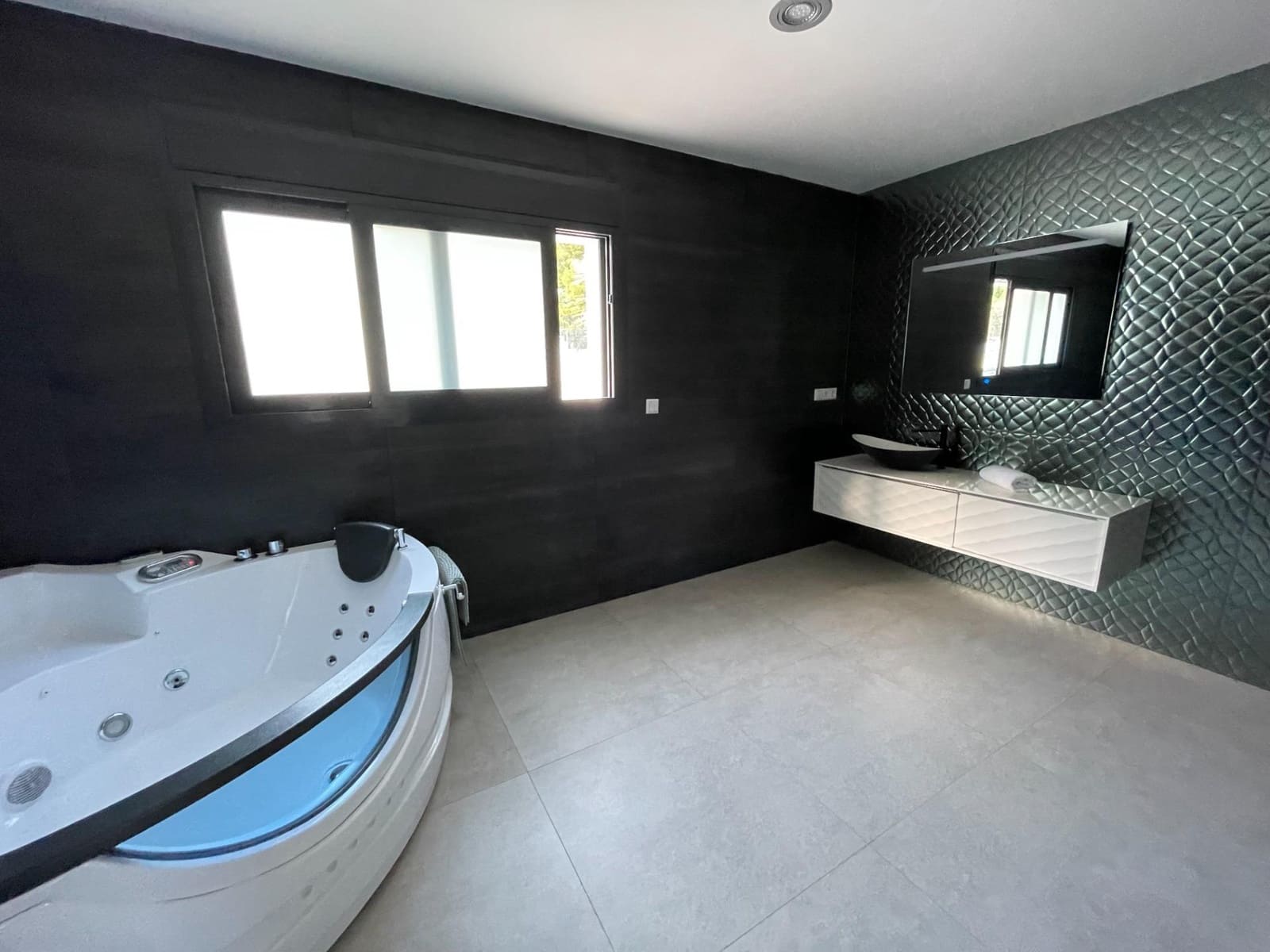 4 sypialnia Willa na sprzedaż w Calpe / Calp z basenem garażem - 865 000 € (Ref: 9766771)