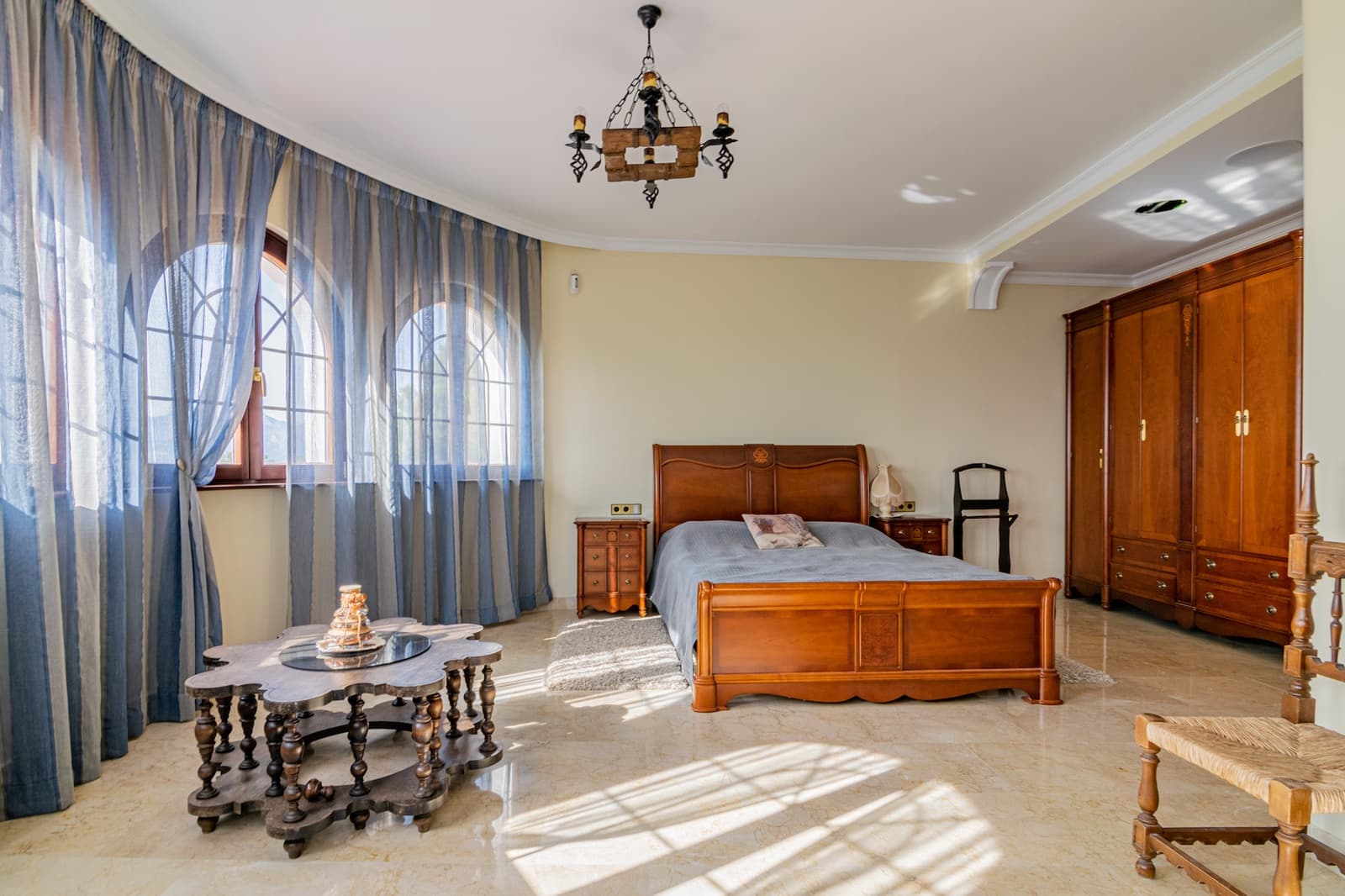 4 bedroom Villa for sale in Altea with garage - € 1,350,000 (Ref: 9766775)