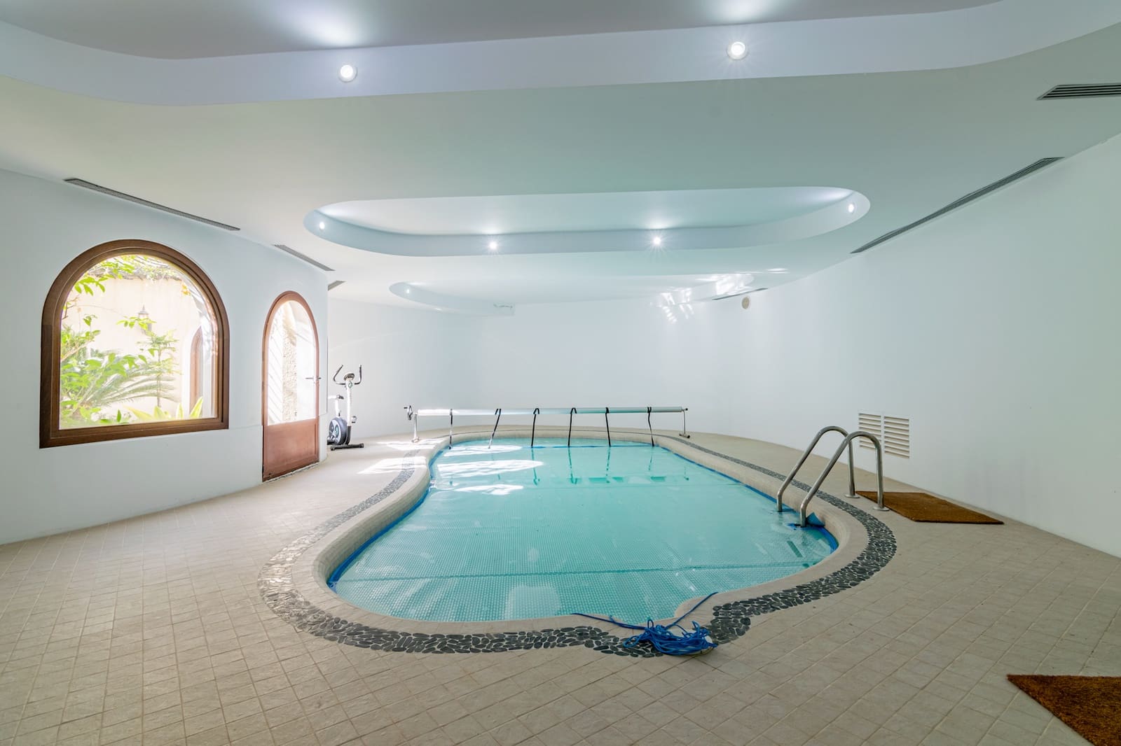 4 bedroom Villa for sale in Altea with garage - € 1,350,000 (Ref: 9766775)