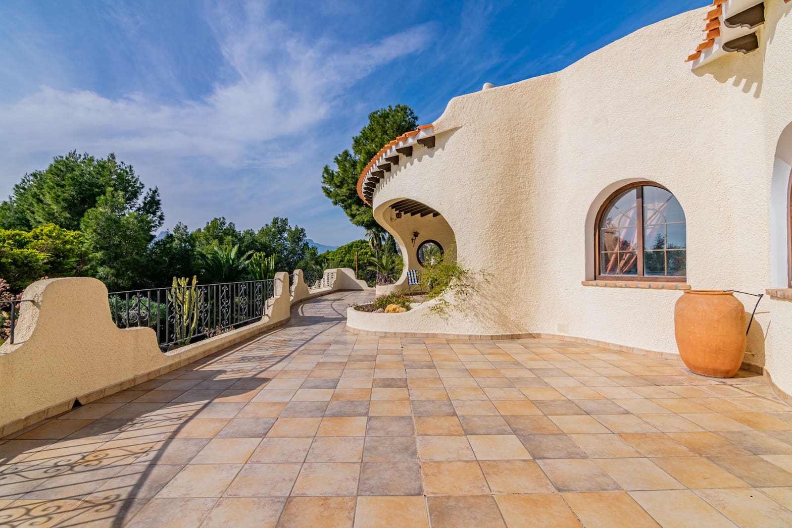 4 bedroom Villa for sale in Altea with garage - € 1,350,000 (Ref: 9766775)