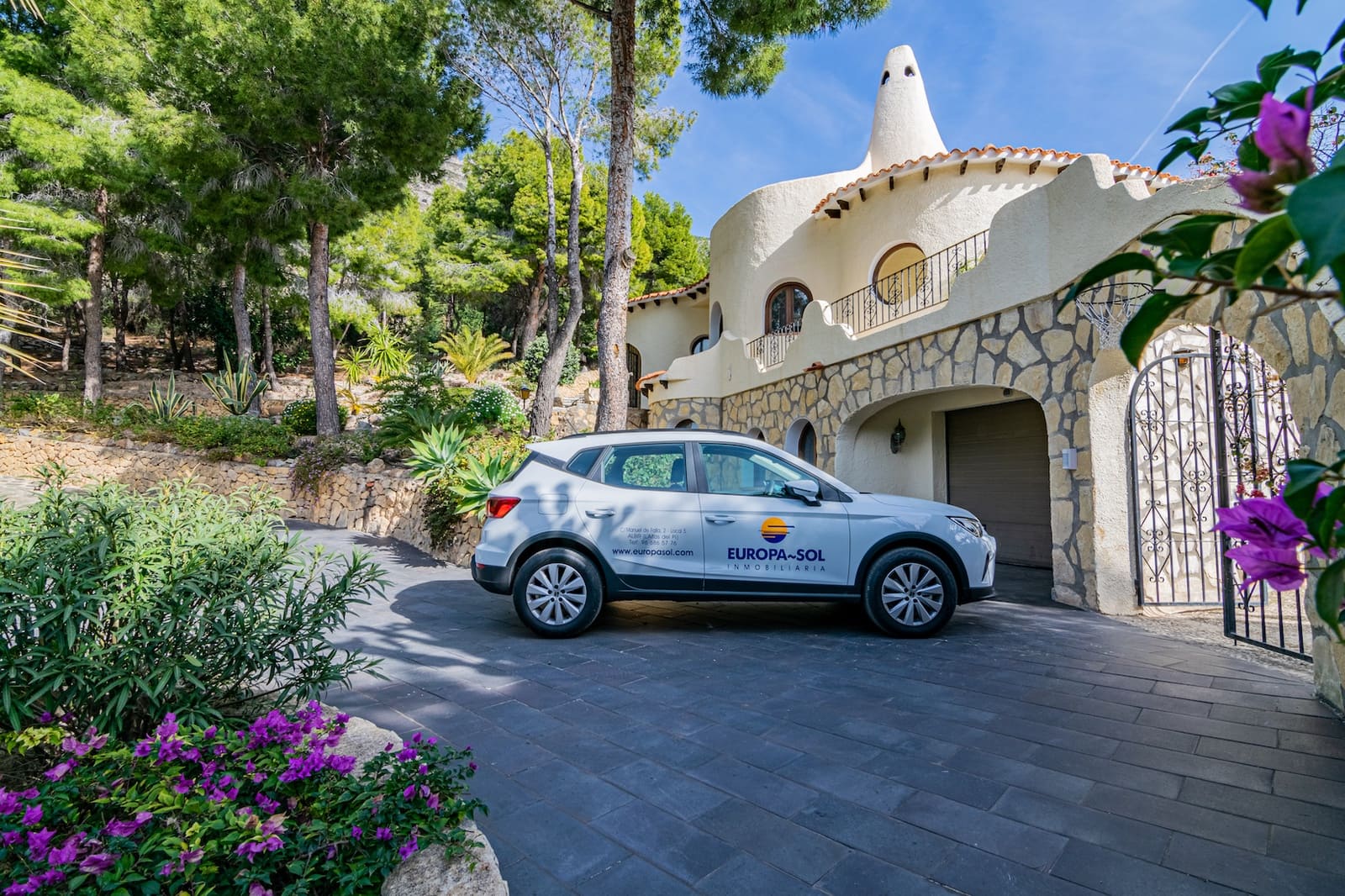 4 bedroom Villa for sale in Altea with garage - € 1,350,000 (Ref: 9766775)