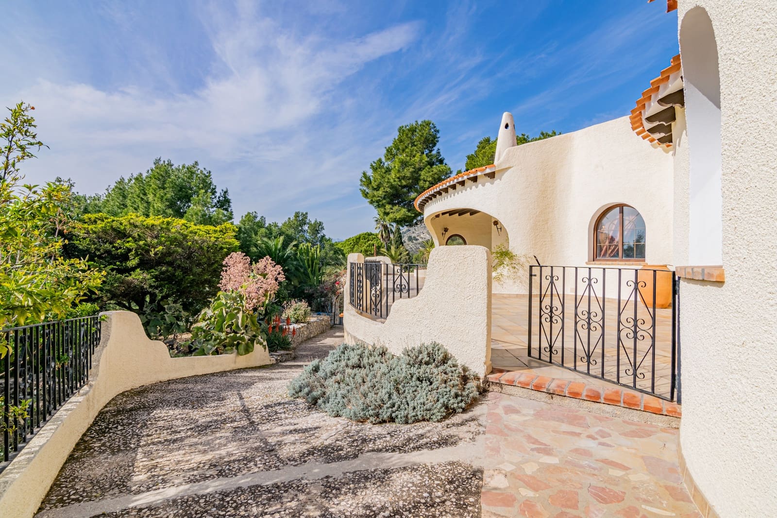 4 bedroom Villa for sale in Altea with garage - € 1,350,000 (Ref: 9766775)