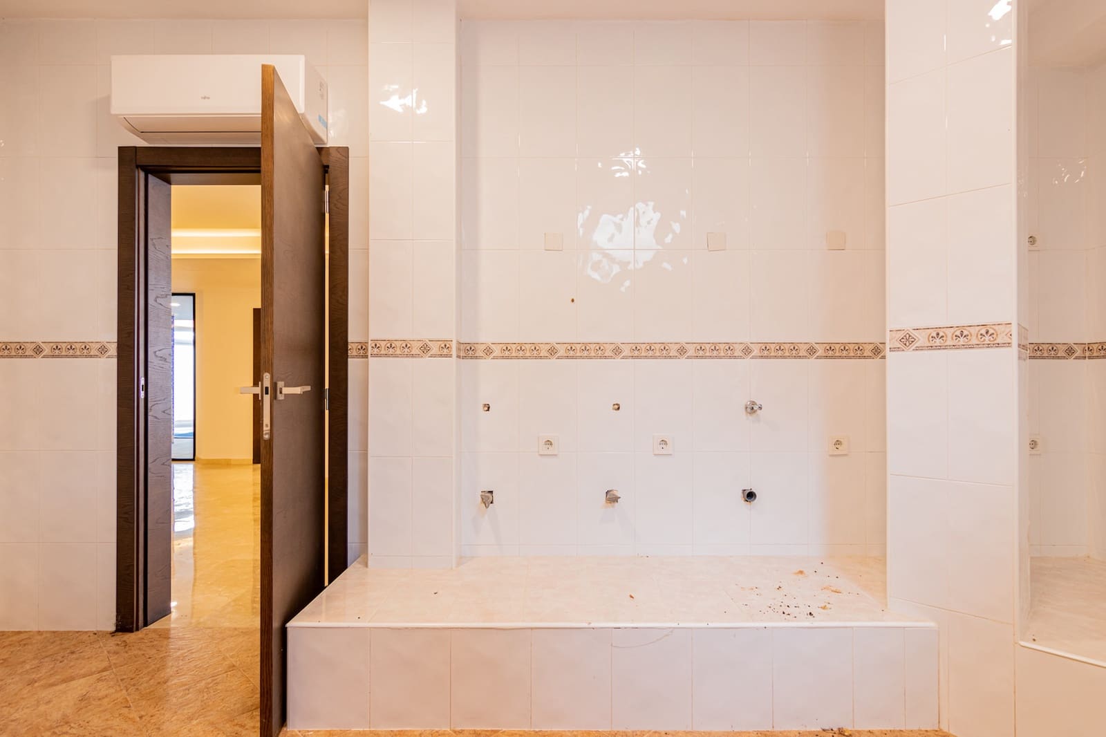 6 slaapkamer Villa te koop in Alfaz del Pi / L'Alfas del Pi met garage - € 1.510.000 (Ref: 9766795)