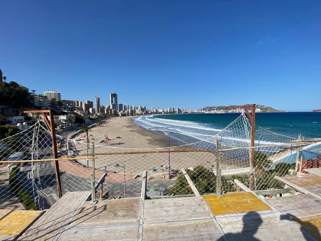 3 bedroom Apartment for sale in Benidorm with pool - € 1,650,000 (Ref: 9862716)