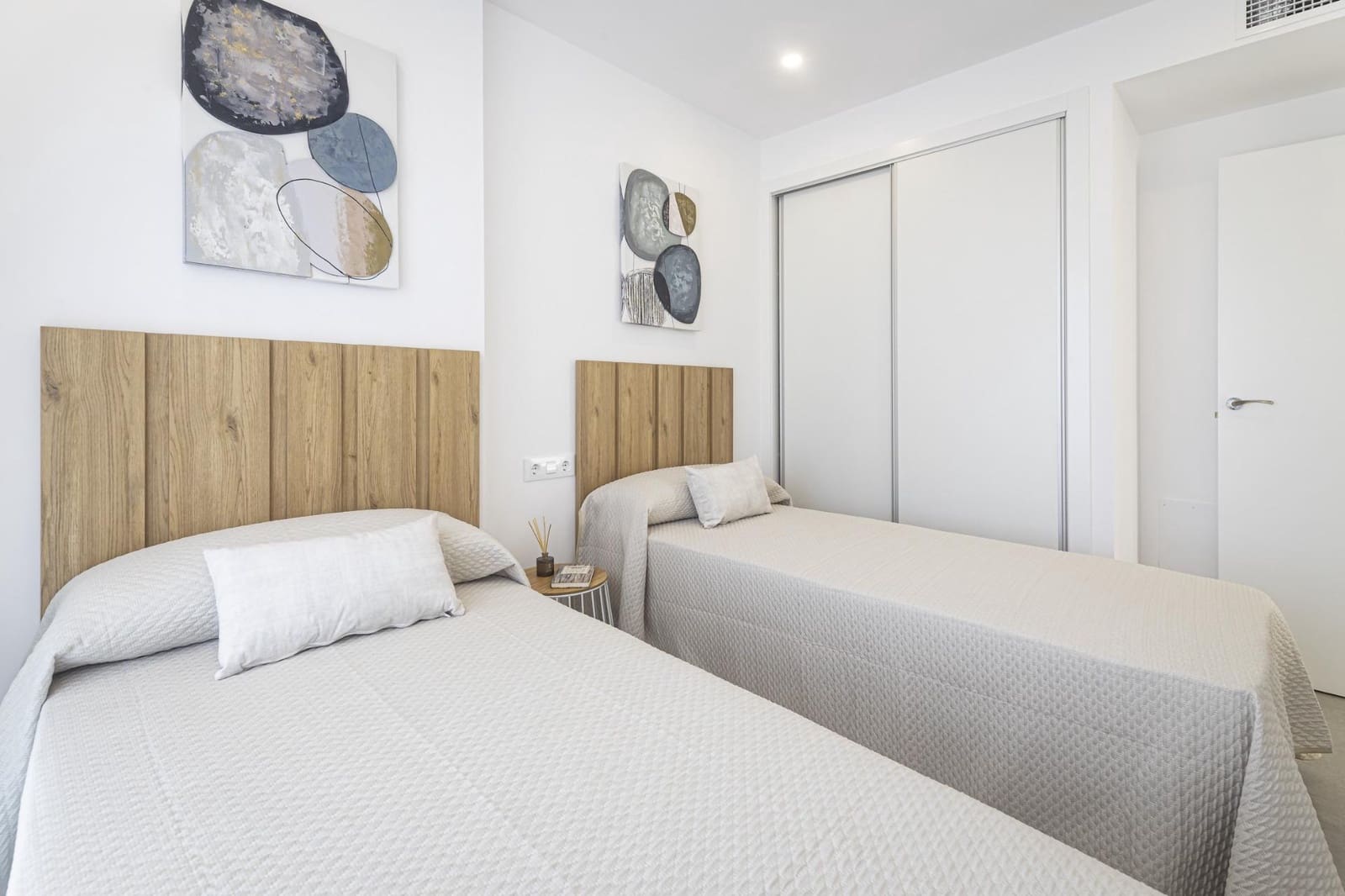 3 bedroom Apartment for sale in La Manga del Mar Menor with pool - € 254,000 (Ref: 9862773)