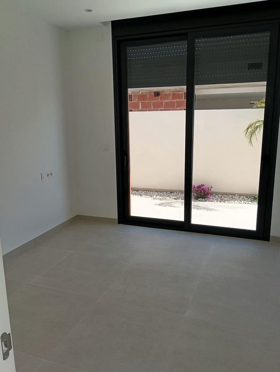 3 slaapkamer Villa te koop in Pilar de la Horadada met zwembad garage - € 586.000 (Ref: 9936901)