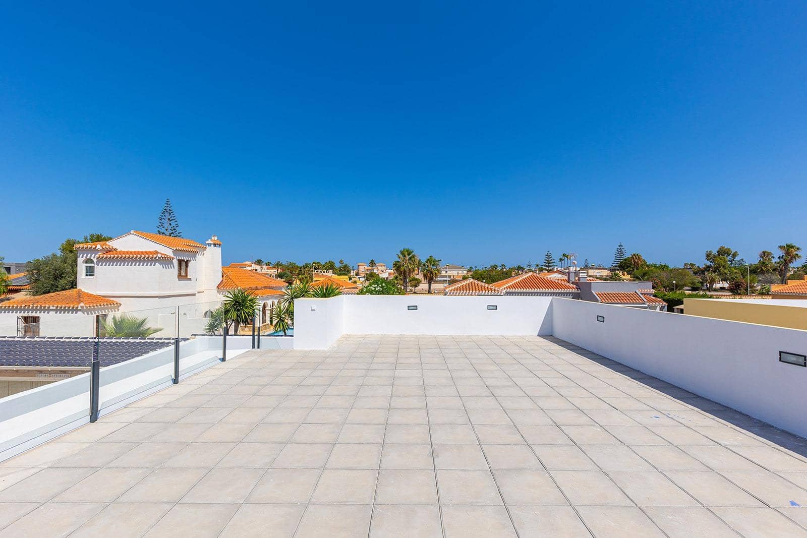 3 chambre Villa/Maison à vendre à Torrevieja avec piscine garage - 725 000 € (Ref: 9936943)