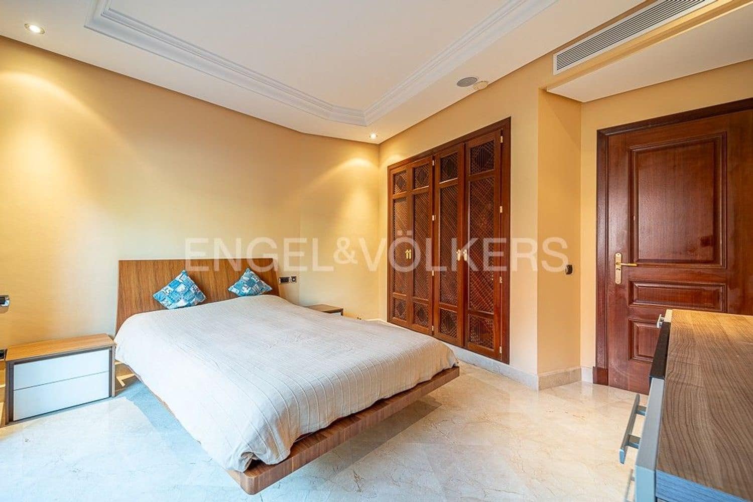 3 bedroom Apartment for sale in New Golden Mile with pool garage - € 1,495,000 (Ref: 9733475)