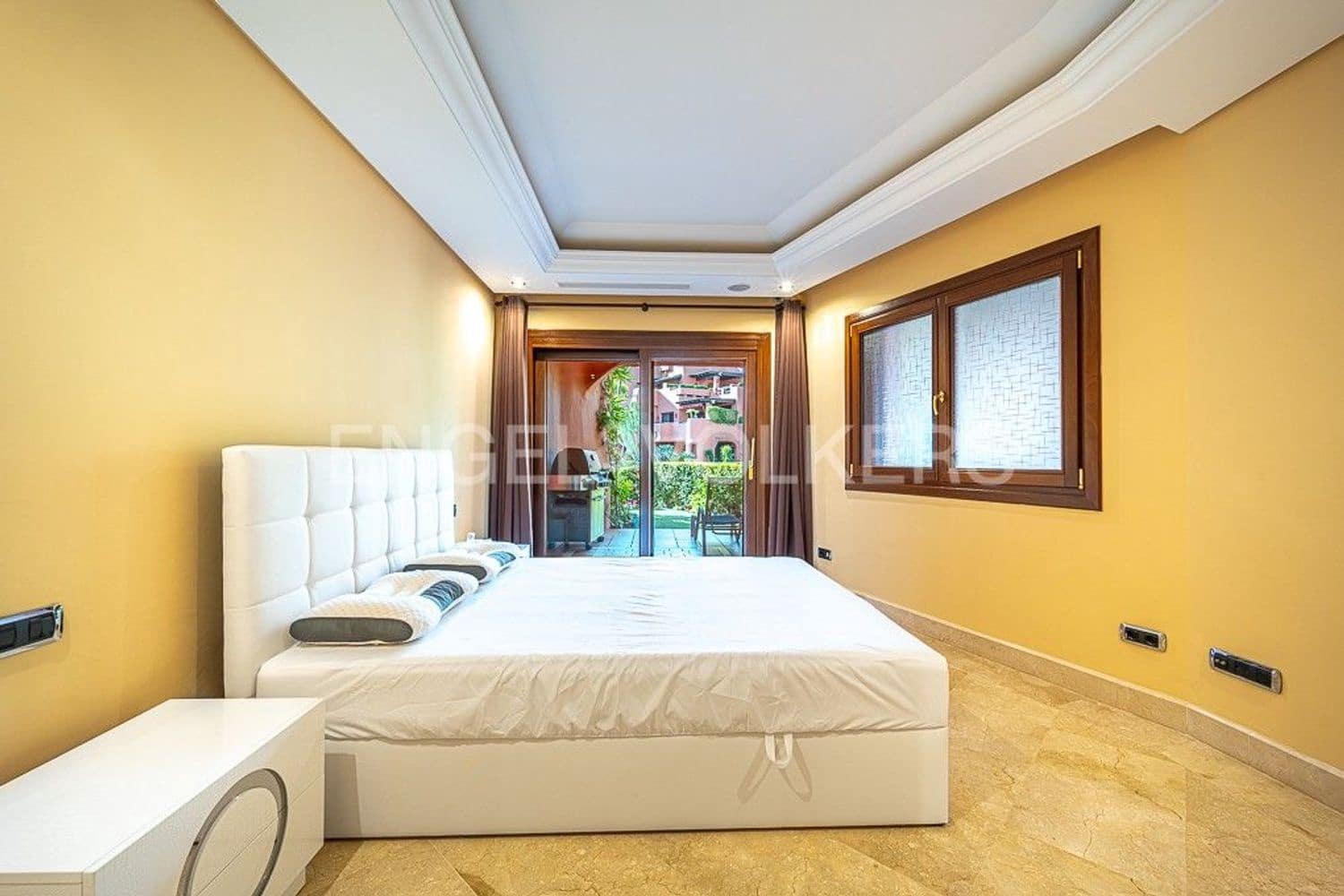 3 bedroom Apartment for sale in New Golden Mile with pool garage - € 1,495,000 (Ref: 9733475)