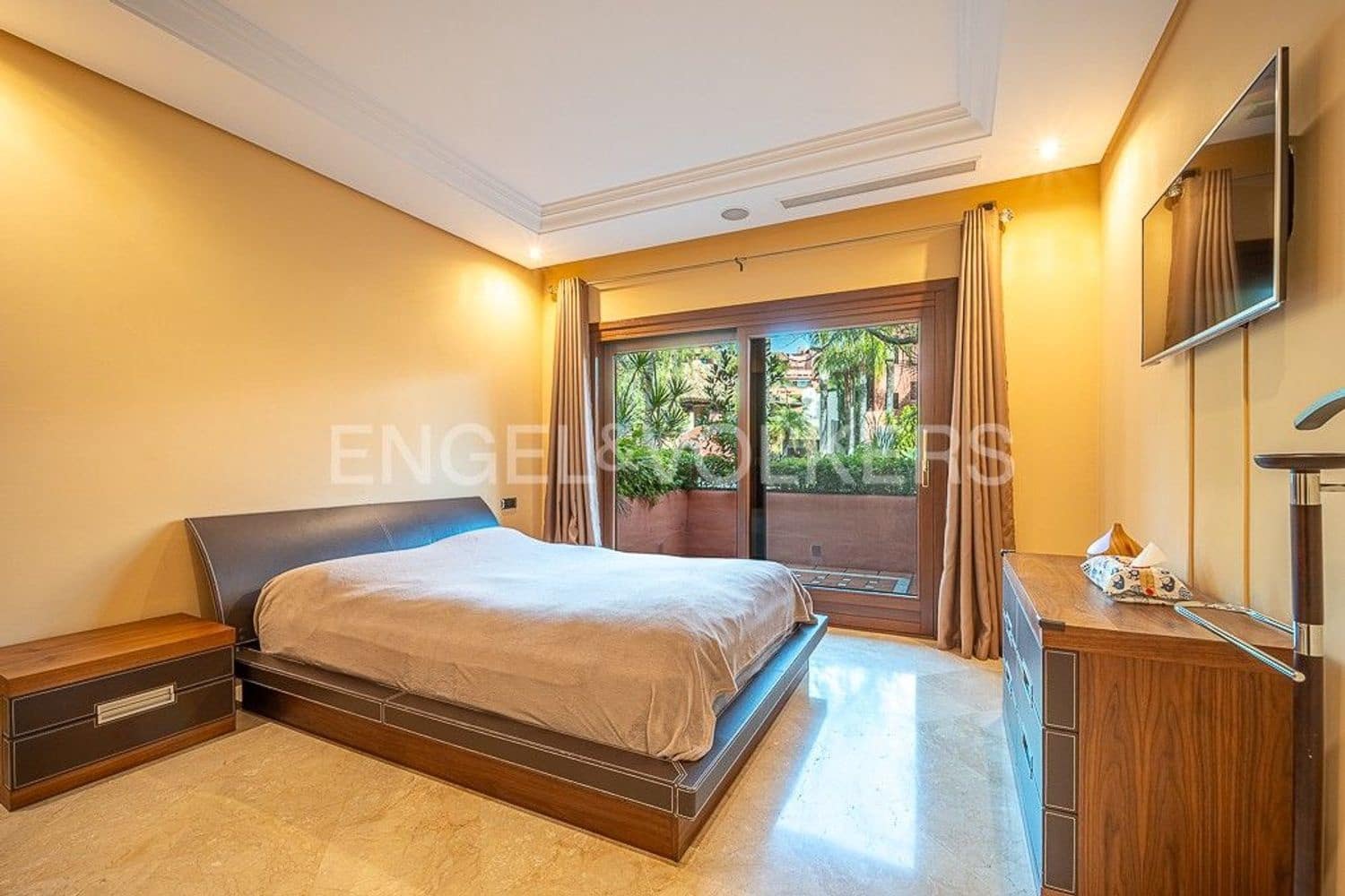 3 bedroom Apartment for sale in New Golden Mile with pool garage - € 1,495,000 (Ref: 9733475)