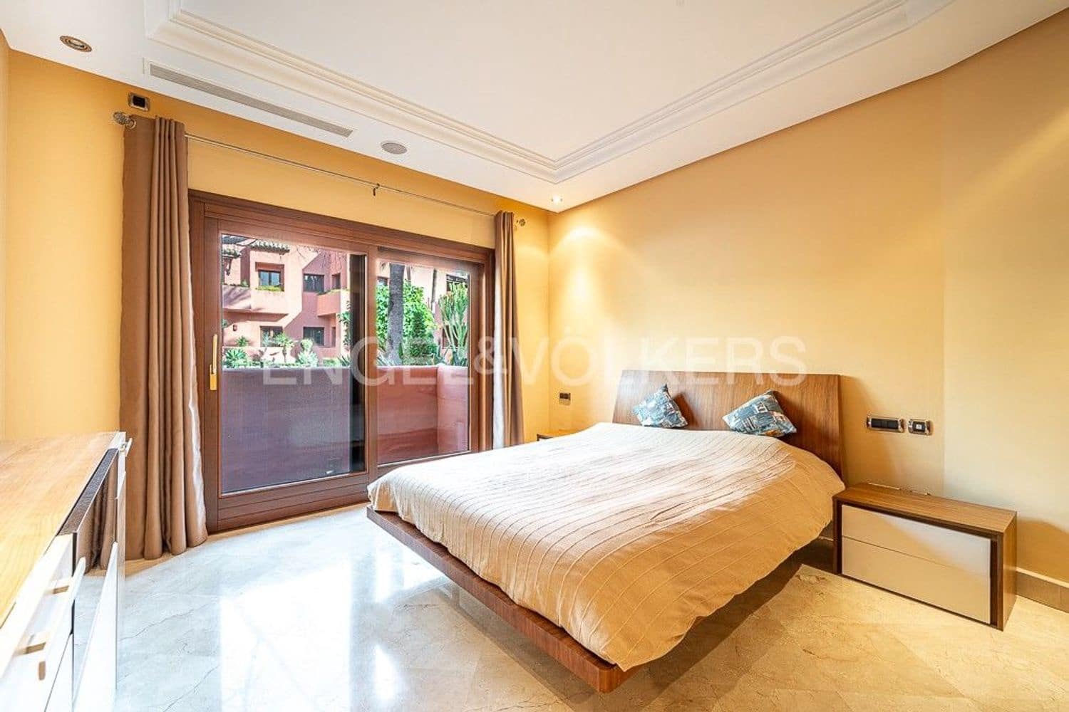 3 bedroom Apartment for sale in New Golden Mile with pool garage - € 1,495,000 (Ref: 9733475)