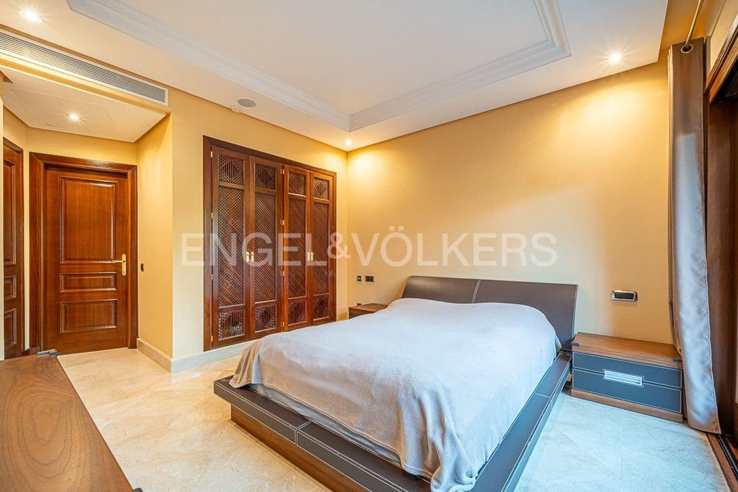 3 bedroom Apartment for sale in New Golden Mile with pool garage - € 1,495,000 (Ref: 9733475)