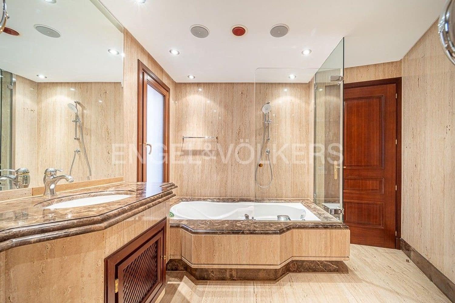 3 bedroom Apartment for sale in New Golden Mile with pool garage - € 1,495,000 (Ref: 9733475)
