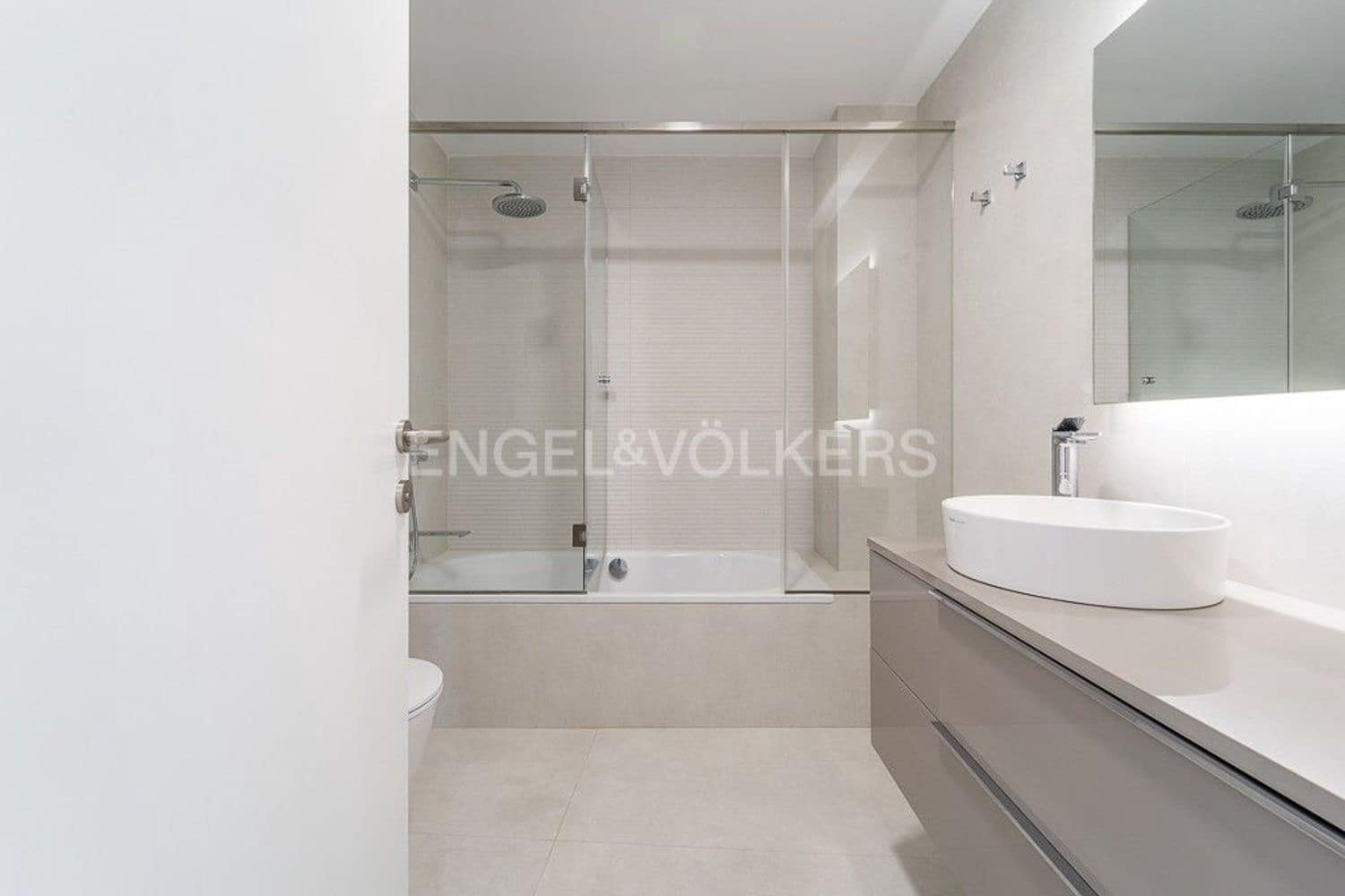 Apartamento de 3 habitaciones en Estepona en venta con piscina garaje - 1.150.000 € (Ref: 9733476)