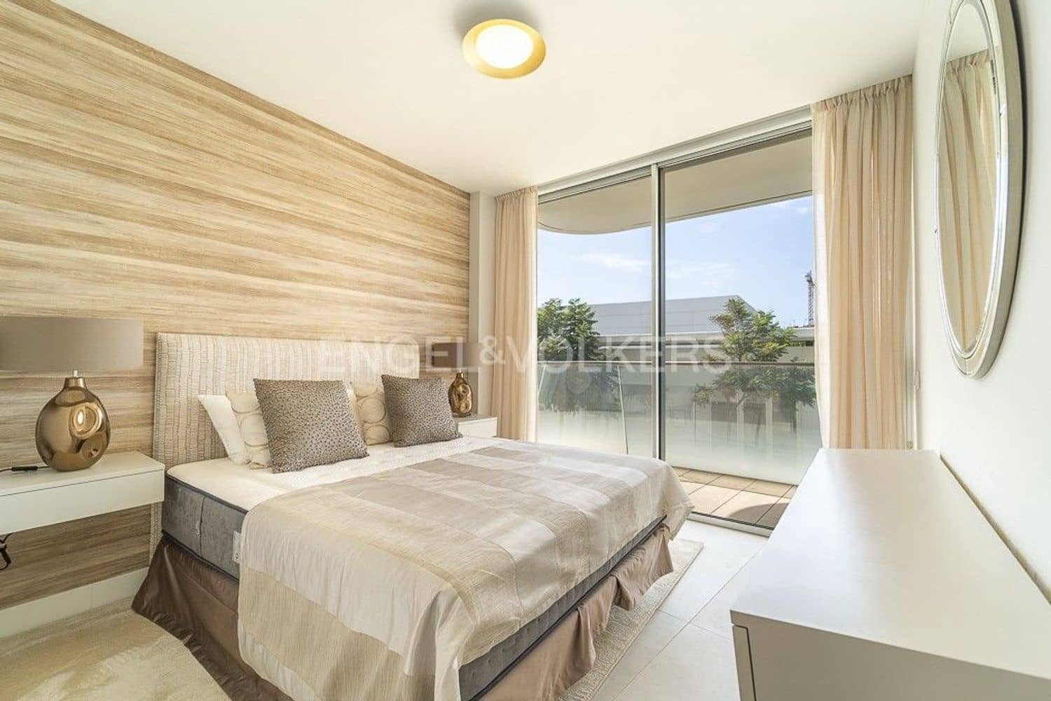 Apartamento de 3 habitaciones en Estepona en venta con piscina garaje - 1.150.000 € (Ref: 9733476)