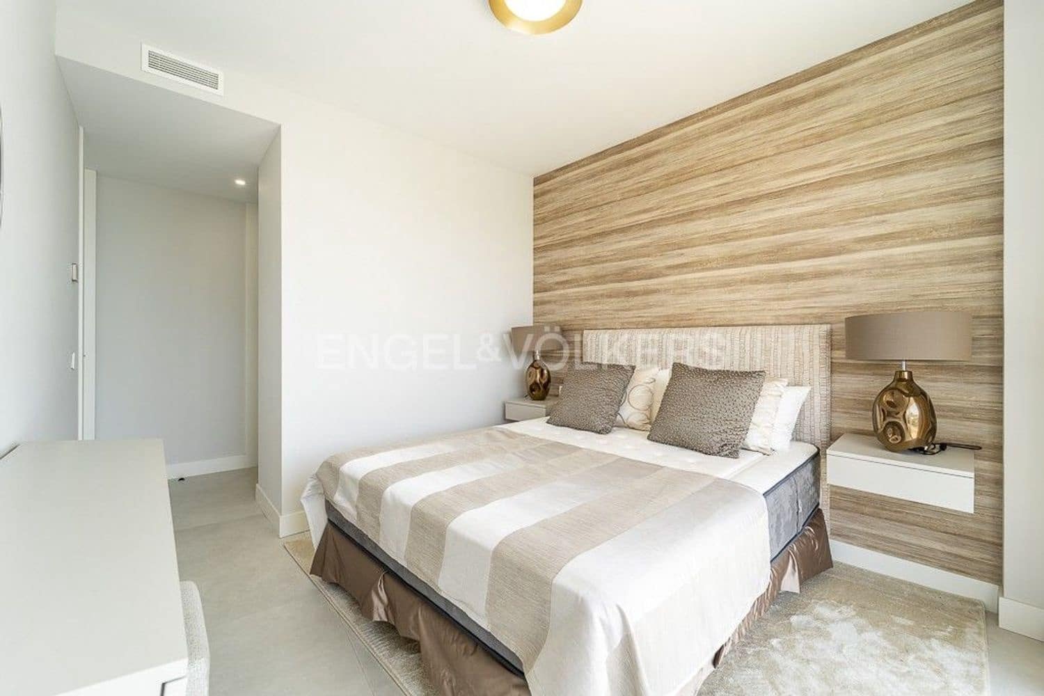 Apartamento de 3 habitaciones en Estepona en venta con piscina garaje - 1.150.000 € (Ref: 9733476)