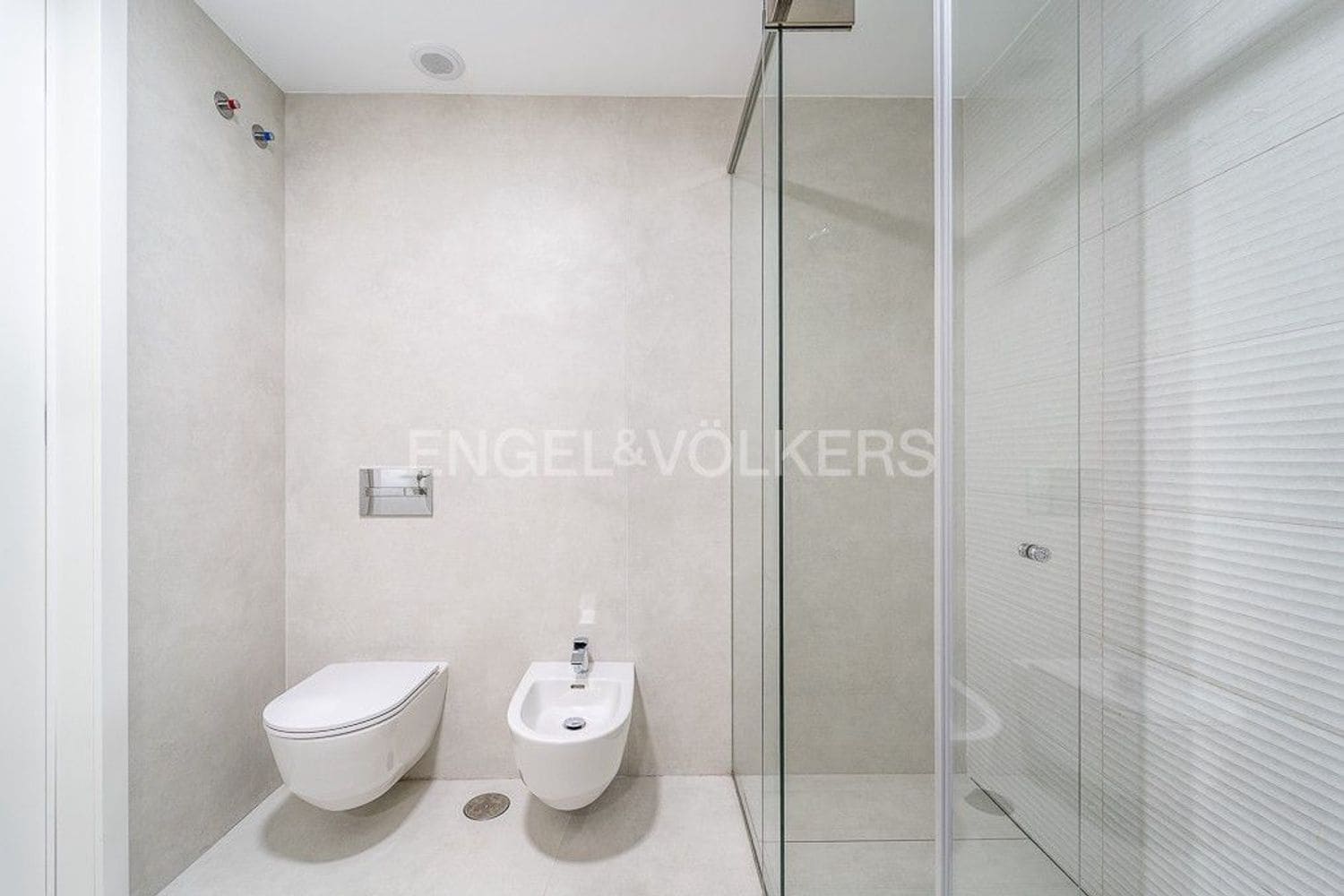 Apartamento de 3 habitaciones en Estepona en venta con piscina garaje - 1.150.000 € (Ref: 9733476)