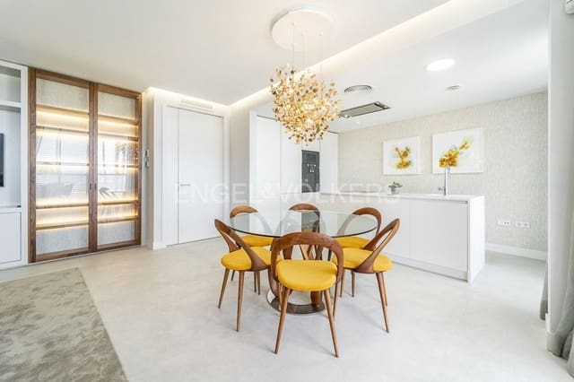 Apartamento de 3 habitaciones en Guadalobón, Estepona en venta con piscina garaje - 1.150.000 € (Ref: 9733476)