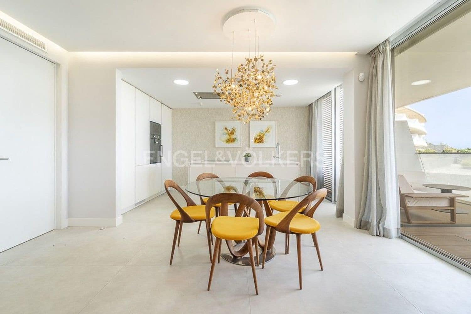 Apartamento de 3 habitaciones en Estepona en venta con piscina garaje - 1.150.000 € (Ref: 9733476)