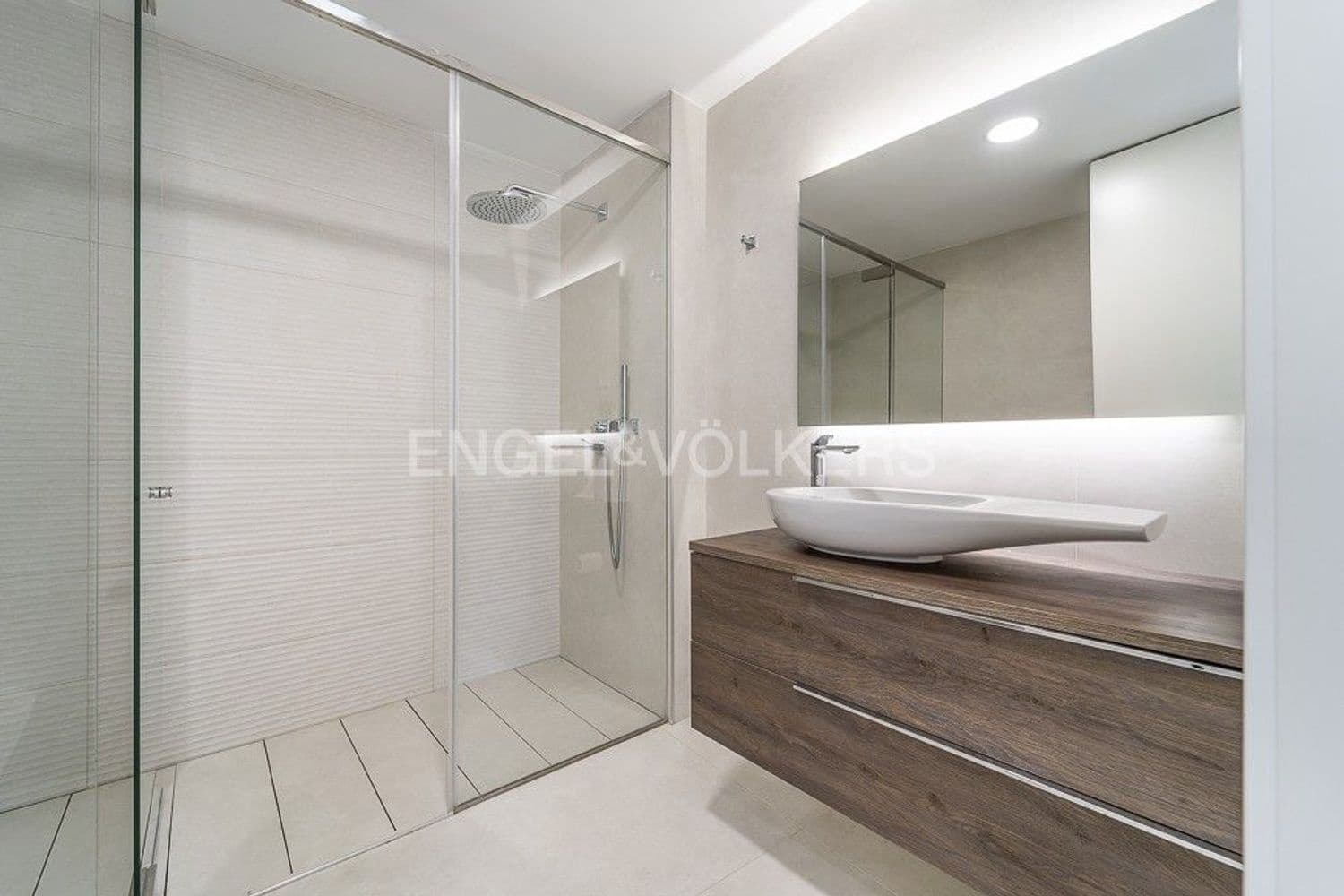 Apartamento de 3 habitaciones en Estepona en venta con piscina garaje - 1.150.000 € (Ref: 9733476)