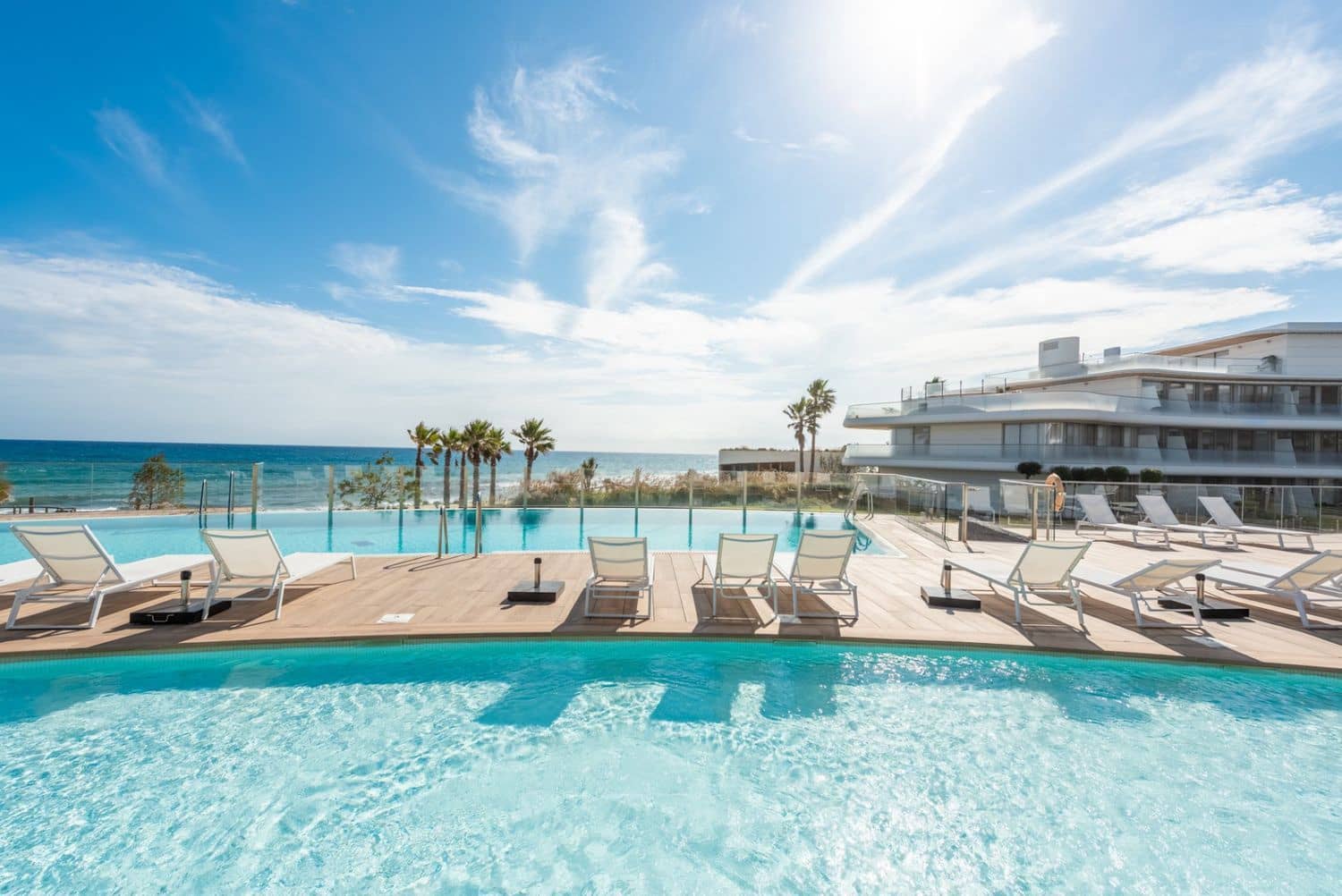 Apartamento de 3 habitaciones en Estepona en venta con piscina garaje - 1.150.000 € (Ref: 9733476)