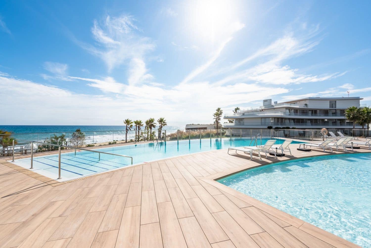 Apartamento de 3 habitaciones en Estepona en venta con piscina garaje - 1.150.000 € (Ref: 9733476)