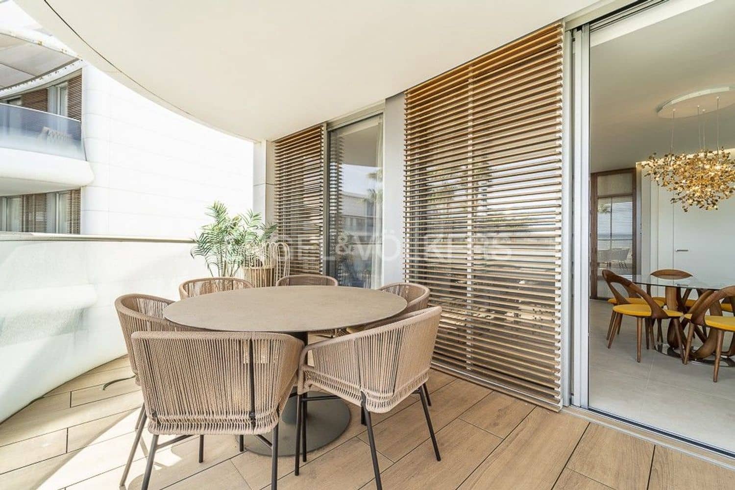 Apartamento de 3 habitaciones en Estepona en venta con piscina garaje - 1.150.000 € (Ref: 9733476)