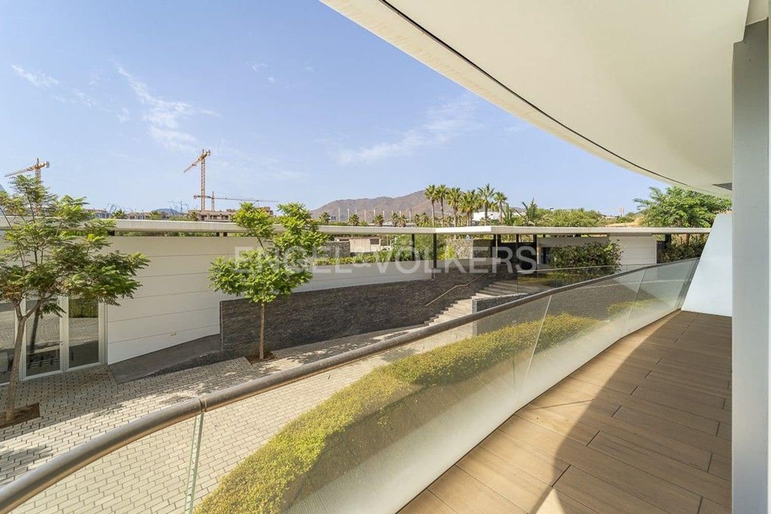 Apartamento de 3 habitaciones en Estepona en venta con piscina garaje - 1.150.000 € (Ref: 9733476)