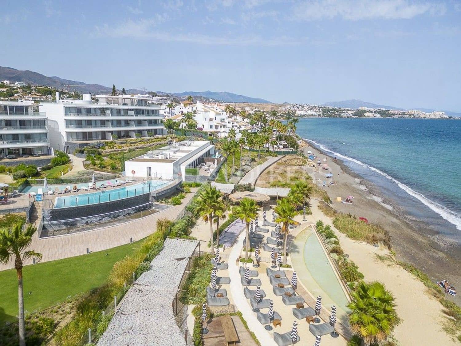 Apartamento de 3 habitaciones en Estepona en venta con piscina garaje - 1.150.000 € (Ref: 9733476)