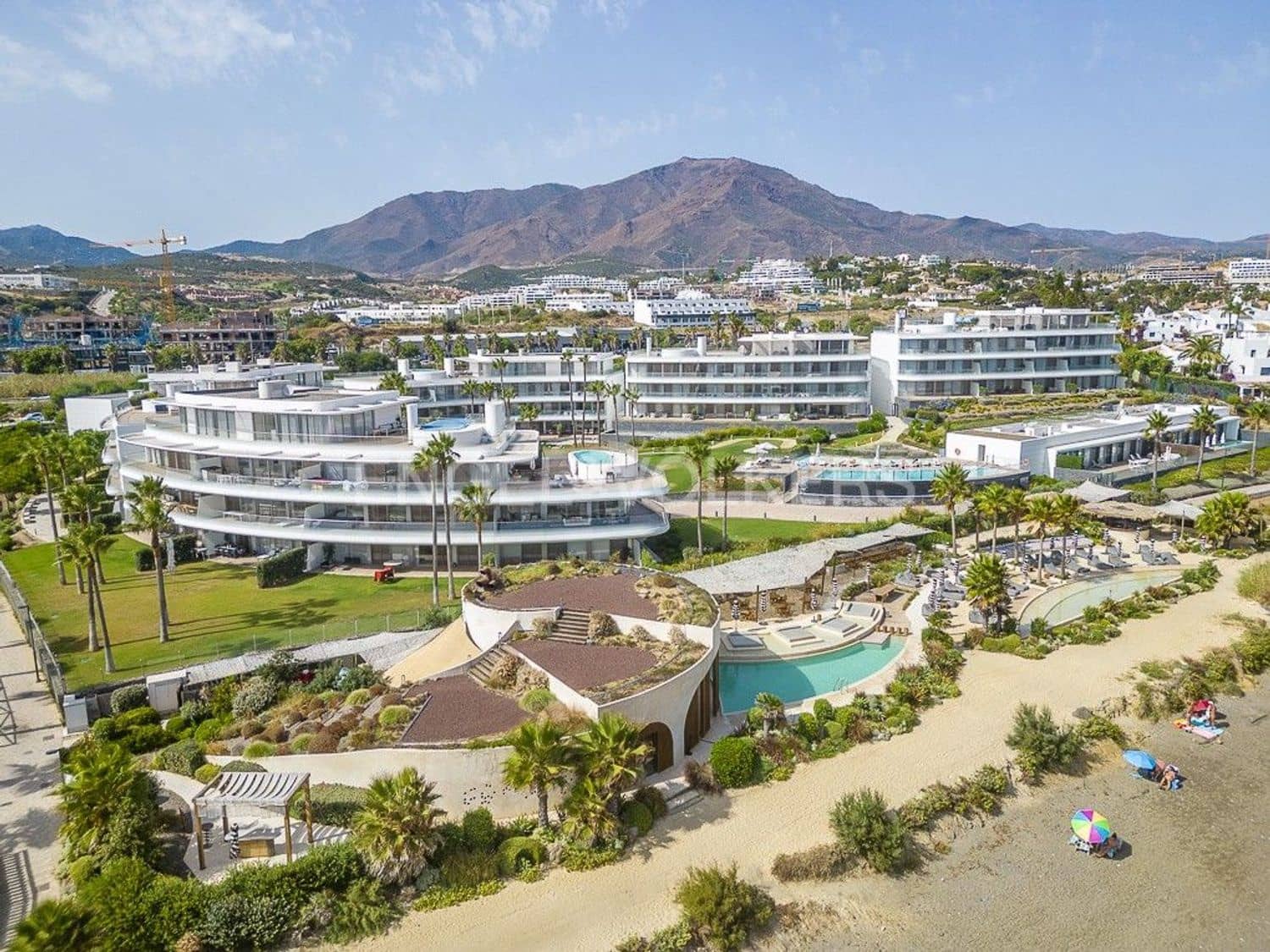 Apartamento de 3 habitaciones en Estepona en venta con piscina garaje - 1.150.000 € (Ref: 9733476)