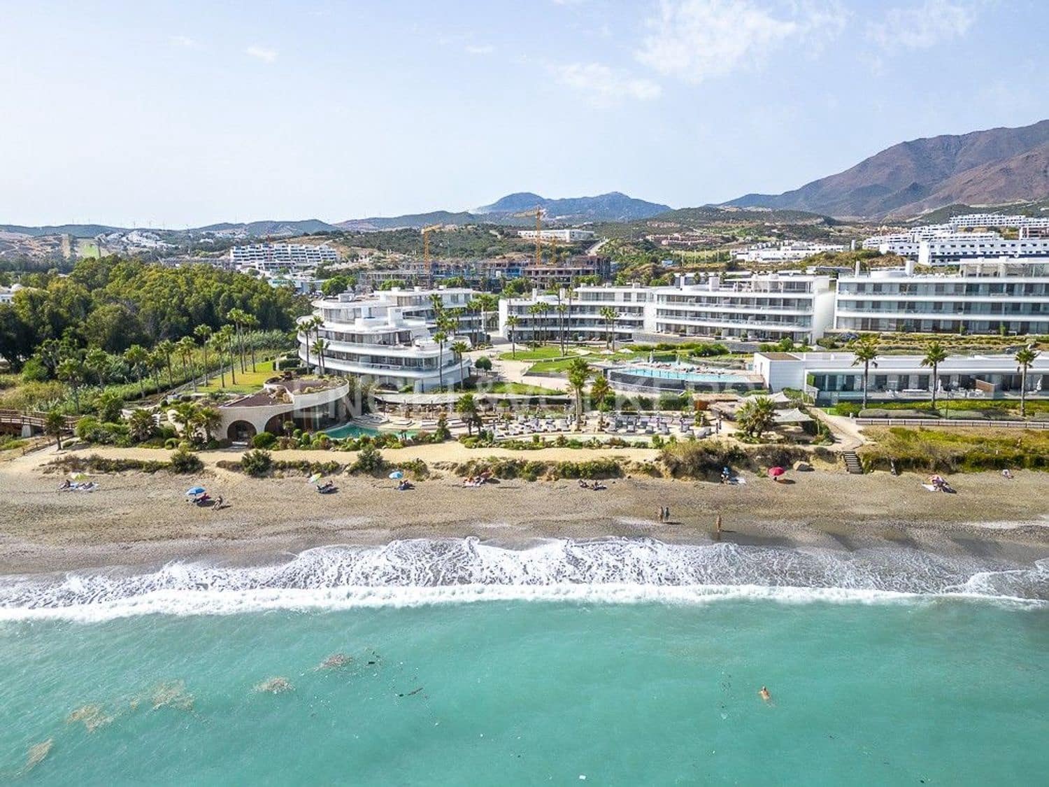 Apartamento de 3 habitaciones en Estepona en venta con piscina garaje - 1.150.000 € (Ref: 9733476)