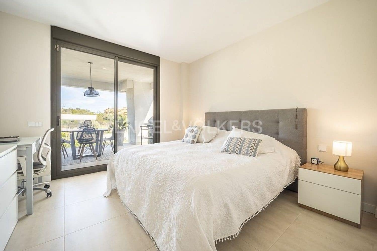 2 Zimmer Apartment zu verkaufen in New Golden Mile mit Pool Garage - 499.000 € (Ref: 9733477)