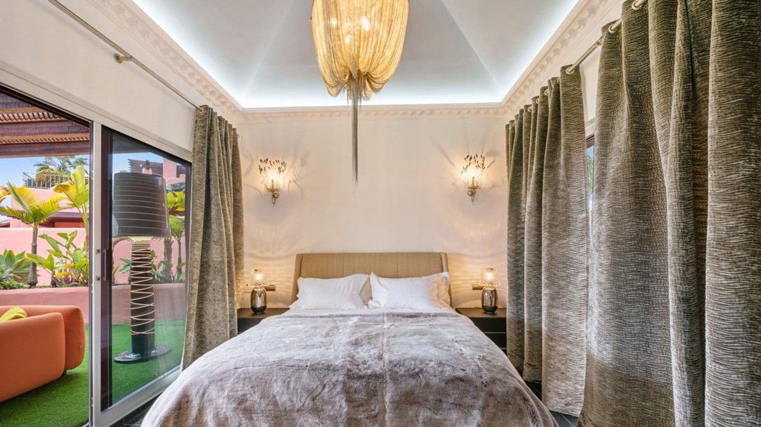 3 bedroom Apartment for sale in Guadalmansa with pool garage - € 1,999,000 (Ref: 9733478)