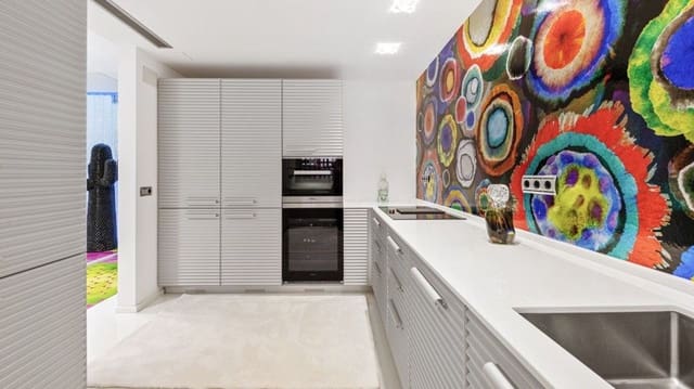 3 sypialnia Apartament na sprzedaż w Resinera-Voladilla, Estepona z basenem garażem - 1 999 000 € (Ref: 9733478)