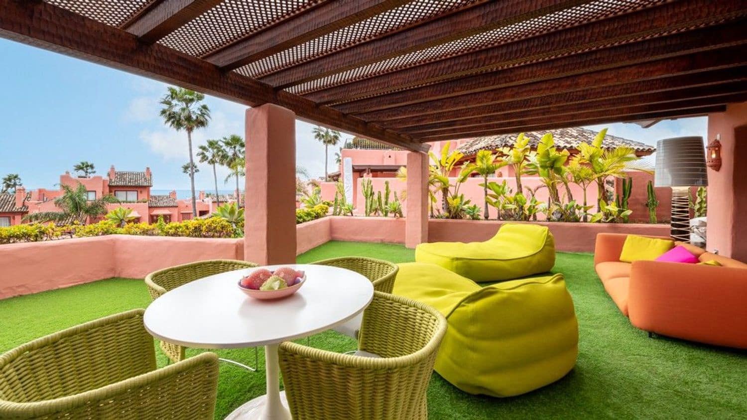 3 bedroom Apartment for sale in Guadalmansa with pool garage - € 1,999,000 (Ref: 9733478)