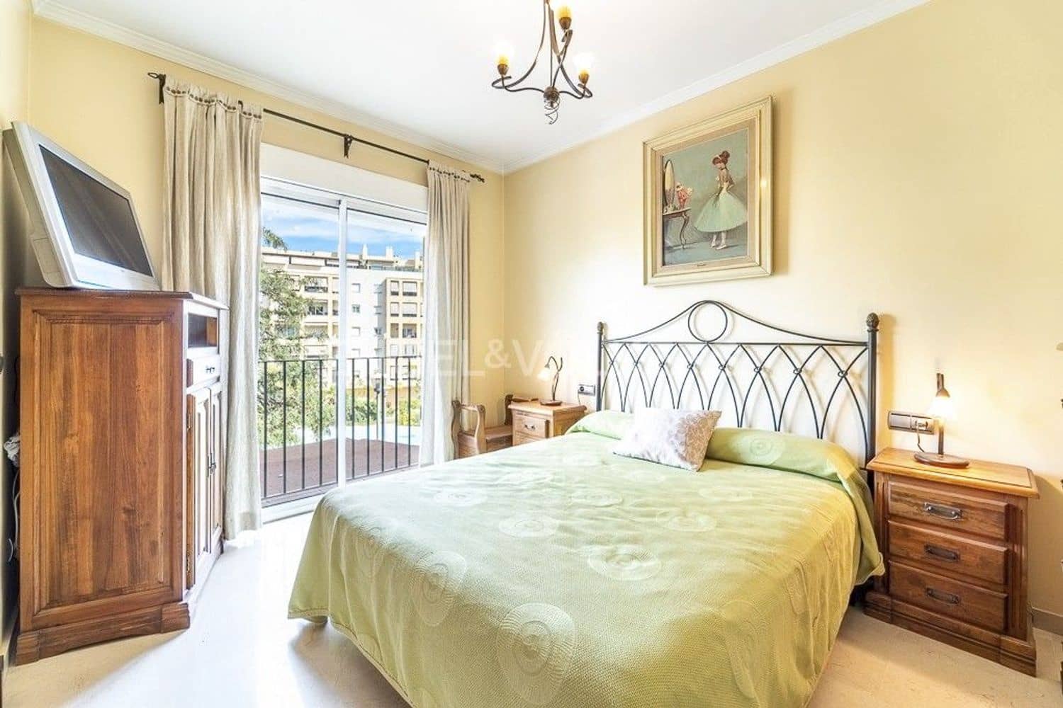 4 Zimmer Haus zu verkaufen in Estepona mit Garage - 695.000 € (Ref: 9733480)