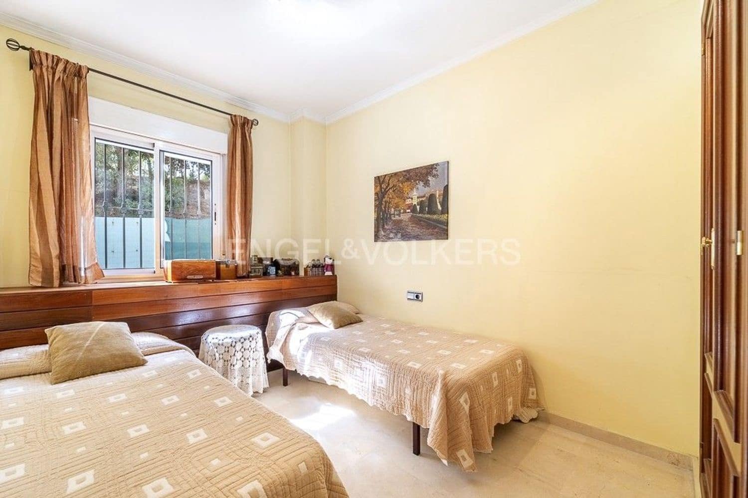 4 Zimmer Haus zu verkaufen in Estepona mit Garage - 695.000 € (Ref: 9733480)